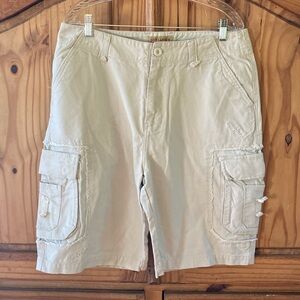 Men’s Get Lucky light tan flat front cargo shorts size 32